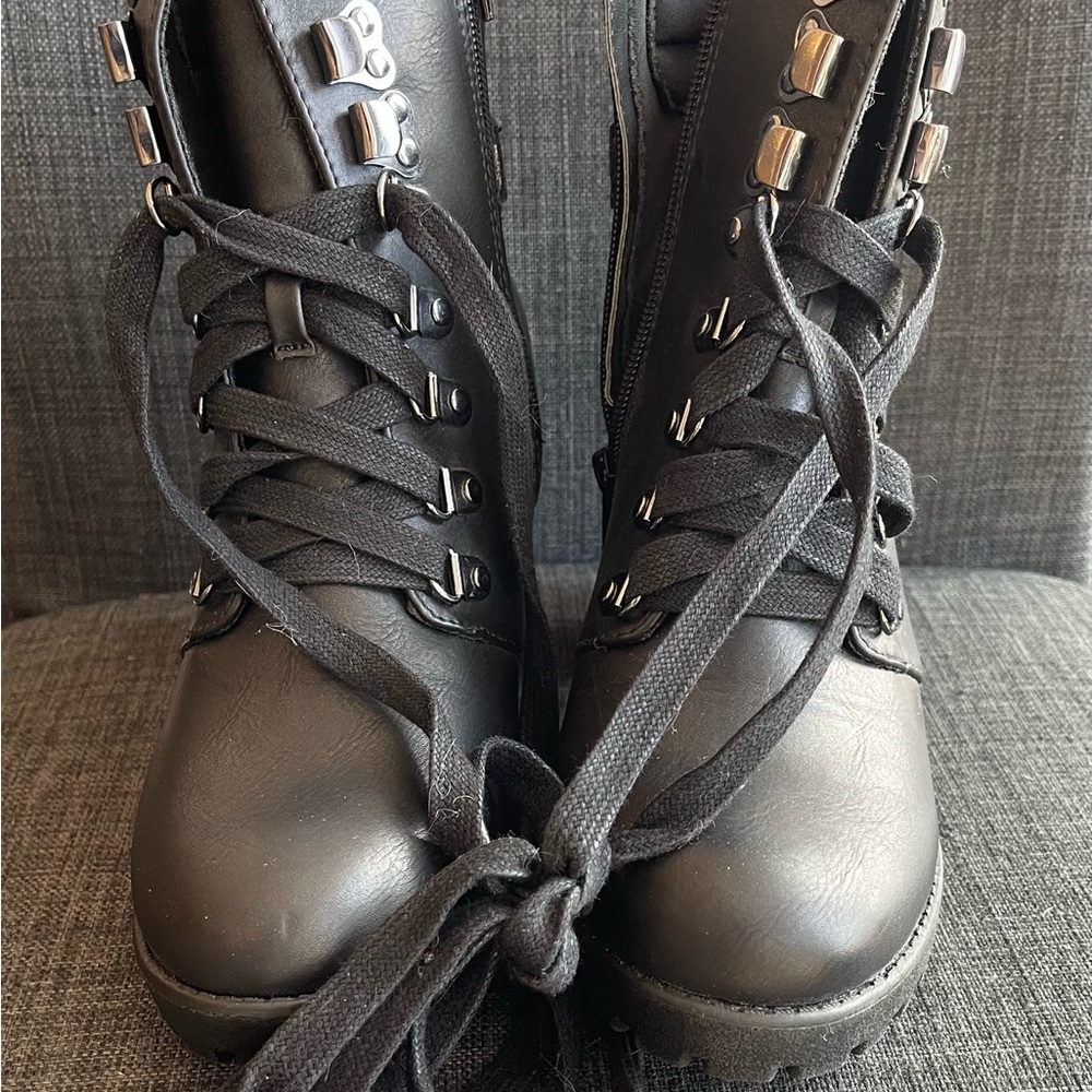 MIA BRANDE HEELED BOOTIE, SIZE 7 BLACK